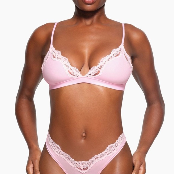 Skims Fit Everybody Lace Triangle Bra in Cherry Blossom - Picture 2 of 4